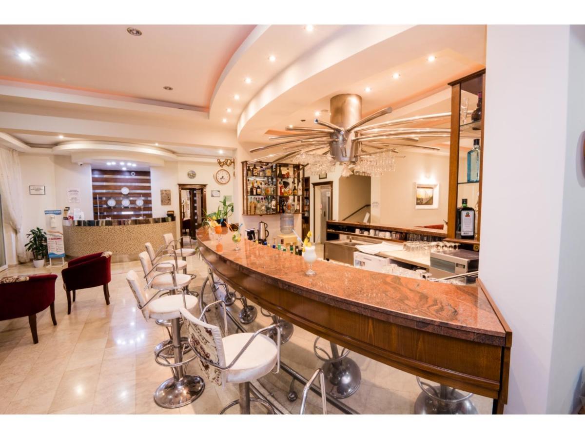 Sammy'S Hotel Кирения Экстерьер фото